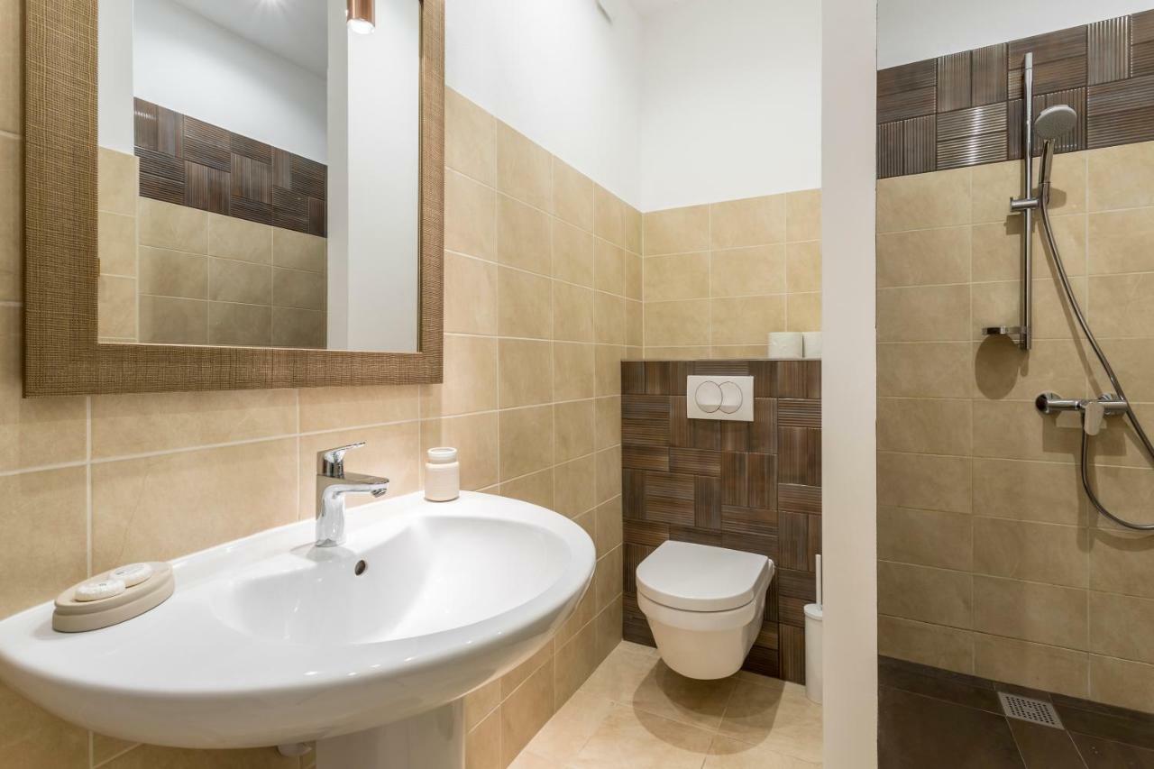 Zlatni Bol Apartments エクステリア 写真