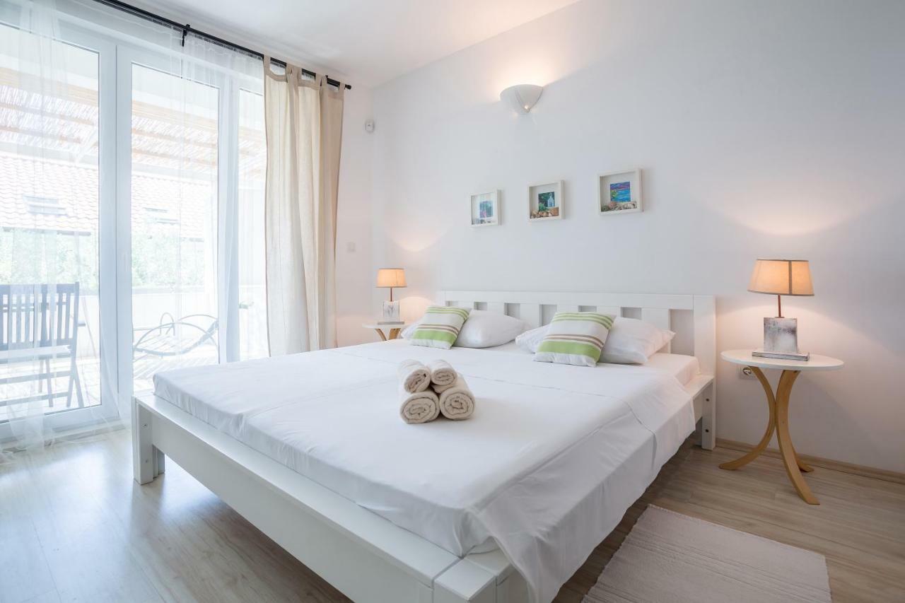 Zlatni Bol Apartments エクステリア 写真